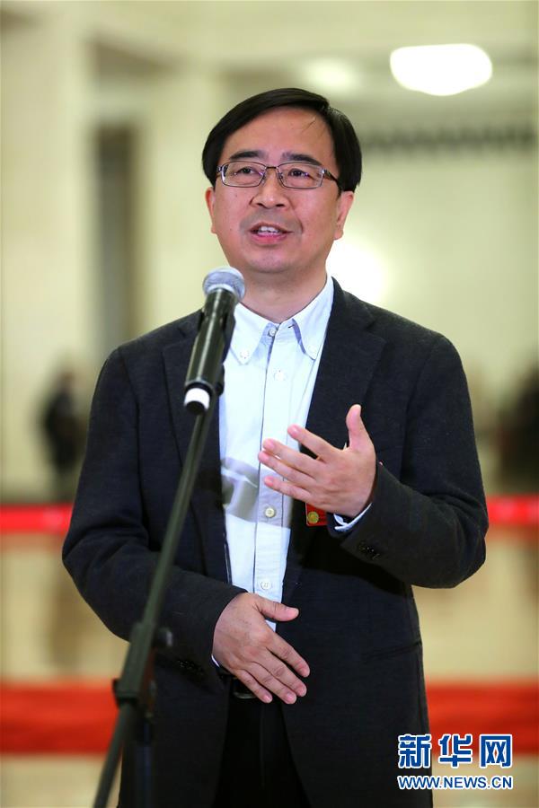 （兩會(huì)&middot;政協(xié)開(kāi)幕）（3）全國(guó)政協(xié)委員接受采訪