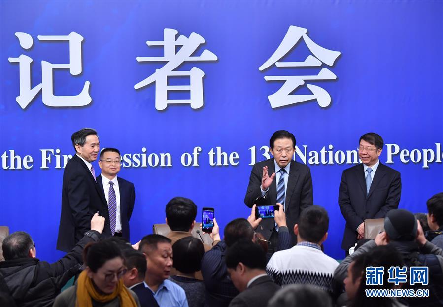 (兩會(huì)·XHDW)(3)財(cái)政部部長(zhǎng)肖捷等就“財(cái)稅改革和財(cái)政工作”答記者問(wèn)