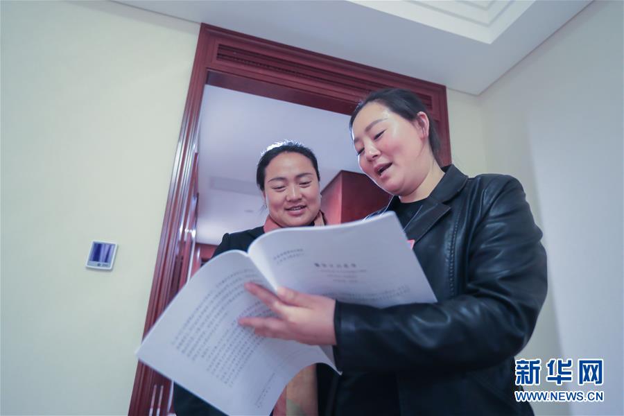 （兩會&middot;基層代表履職故事）（2）全國人大代表喬進雙梅：&ldquo;花間&rdquo;繡出美麗人生