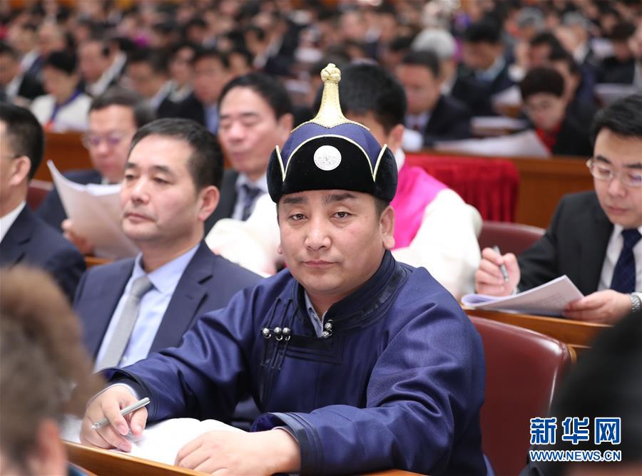 (兩會(huì)·基層代表履職故事)(1)全國人大代表吳云波:共享新時(shí)代發(fā)展成果