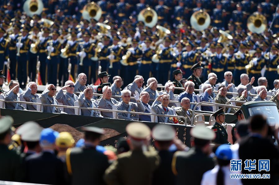 （新華全媒頭條&middot;強(qiáng)軍思想引領(lǐng)新征程&middot;圖文互動）（2）那一刻，我們光榮接受檢閱