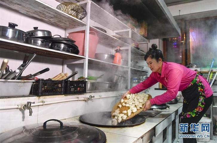 （在習近平新時代中國特色社會主義思想指引下&mdash;&mdash;新時代新作為新篇章&middot;圖文互動）（6）三年，從無名小屯到聲名遠播&mdash;&mdash;這個&ldquo;雪鄉(xiāng)&rdquo;是如何做到的？