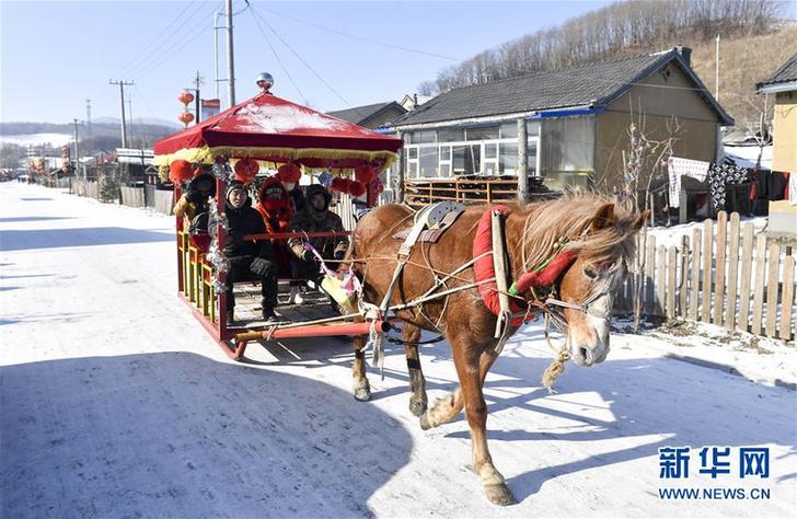 （在習近平新時代中國特色社會主義思想指引下&mdash;&mdash;新時代新作為新篇章&middot;圖文互動）（4）三年，從無名小屯到聲名遠播&mdash;&mdash;這個&ldquo;雪鄉(xiāng)&rdquo;是如何做到的？