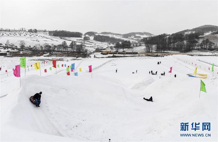 （在習近平新時代中國特色社會主義思想指引下&mdash;&mdash;新時代新作為新篇章&middot;圖文互動）（3）三年，從無名小屯到聲名遠播&mdash;&mdash;這個&ldquo;雪鄉(xiāng)&rdquo;是如何做到的？