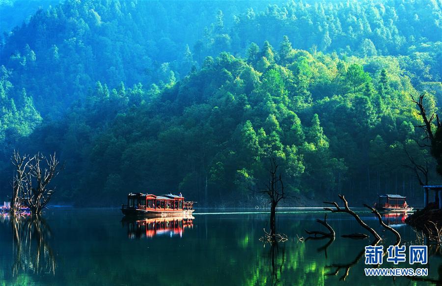 (兩會前夕看落實·圖文互動)(6)奮力脫貧攻堅 生態追“清”逐“綠”——江西落實習近平總書記全國兩會重要講話精神紀實