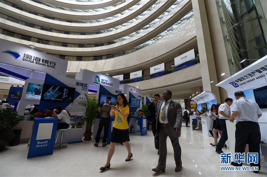 （新華全媒頭條&middot;迎接兩會&middot;經(jīng)濟(jì)特稿&middot;圖文互動）（1）堅定信心 搶抓機(jī)遇勇爭先&mdash;&mdash;迎接全國兩會中國經(jīng)濟(jì)系列述評之一