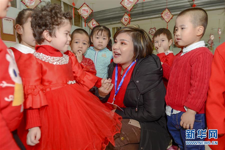 (兩會前夕看落實·圖文互動)(5)牢記囑托增進民族團結 凝心聚力建設美麗新疆——新疆落實習近平總書記全國兩會重要講話精神紀實
