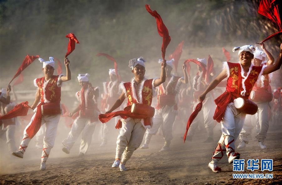 (新華全媒頭條·迎接兩會特別報道·圖文互動)(7)奮進,向著第一個百年奮斗目標——寫在2019年全國兩會召開之際