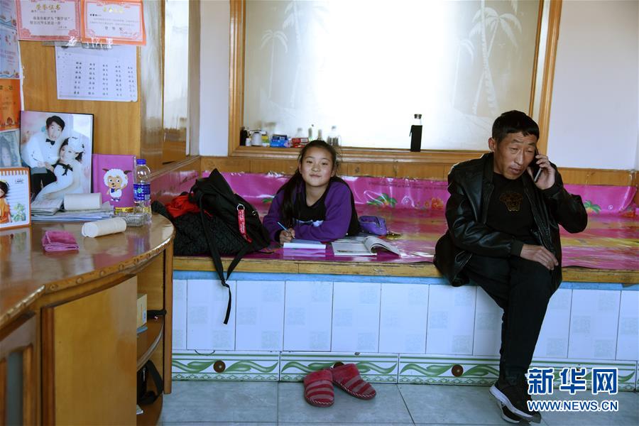 (在習近平新時代中國特色社會主義思想指引下——新時代新作為新篇章·圖文互動)(3)腳下有路 心中有志 生命有光——殘疾夫妻“跑贏”脫貧沖刺