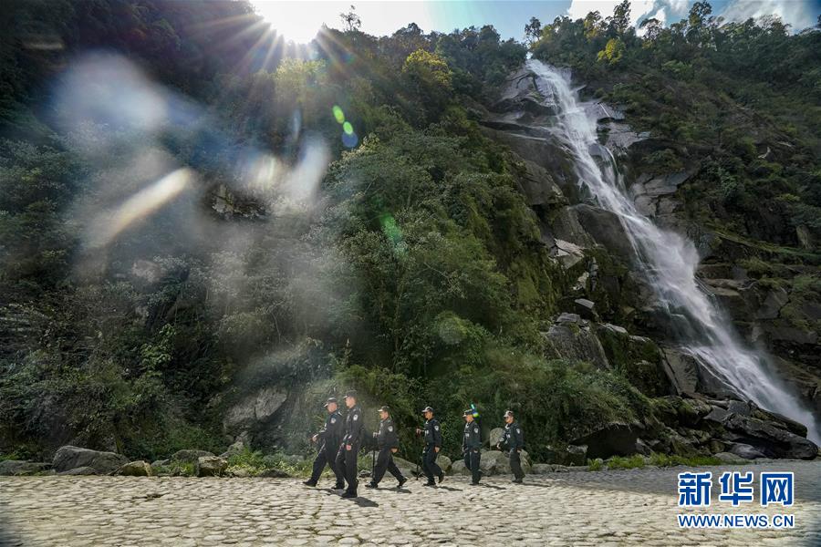 (愛(ài)國(guó)情 奮斗者·圖文互動(dòng))(3)警民情深——記云南貢山縣獨(dú)龍江鄉(xiāng)邊境派出所