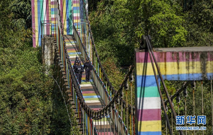 (愛(ài)國(guó)情 奮斗者·圖文互動(dòng))(2)警民情深——記云南貢山縣獨(dú)龍江鄉(xiāng)邊境派出所