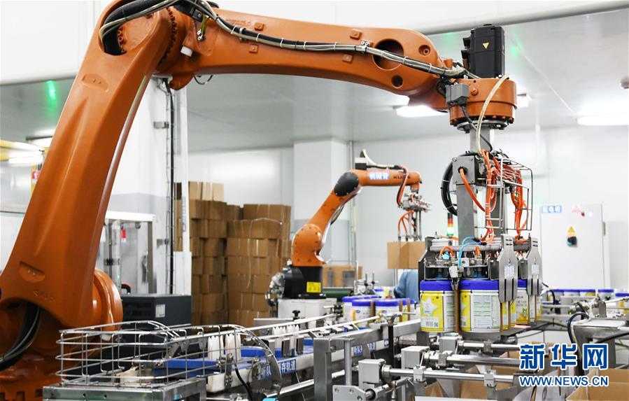 (在習(xí)近平新時(shí)代中國特色社會(huì)主義思想指引下——新時(shí)代新作為新篇章·圖文互動(dòng))(4)“無人作業(yè)”來臨 綠色食品“當(dāng)家”——黑龍江探索現(xiàn)代農(nóng)業(yè)發(fā)展路徑