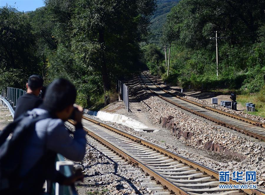 (新華全媒頭條·圖文互動(dòng))(9)百年“筑夢(mèng)”的榮光——寫(xiě)在京張高鐵全線軌道貫通之際