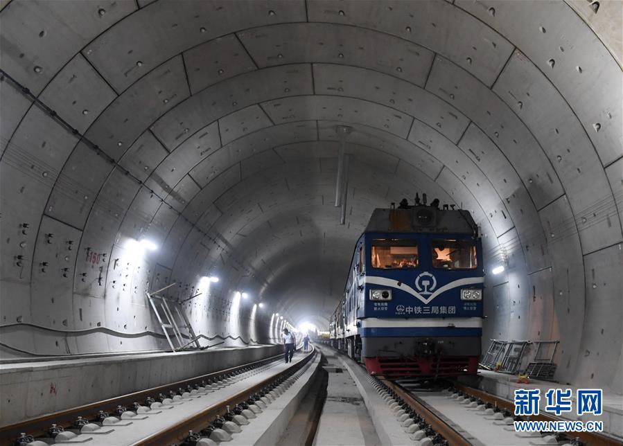 (新華全媒頭條·圖文互動(dòng))(3)百年“筑夢(mèng)”的榮光——寫(xiě)在京張高鐵全線軌道貫通之際