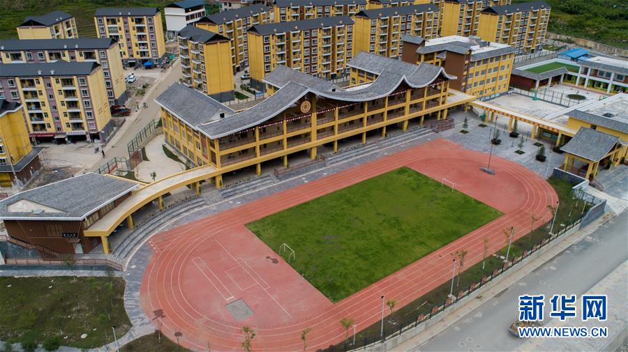 (直過(guò)民族脫貧攻堅(jiān)·圖文互動(dòng))(2)下山!傈僳群眾開(kāi)啟新生活