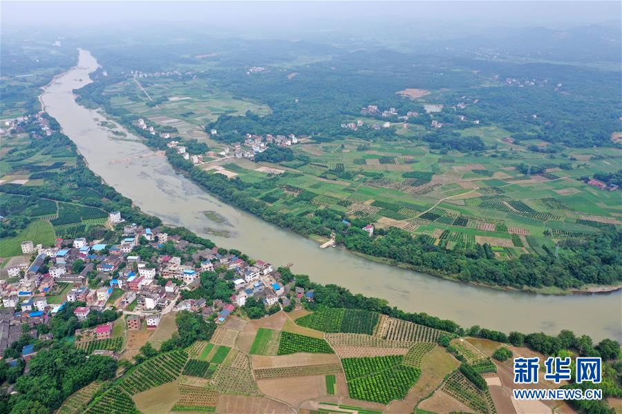 (壯麗70年·奮斗新時代——記者再走長征路·圖文互動)(1)為有犧牲多壯志,敢教日月換新天——重返紅軍血戰現場