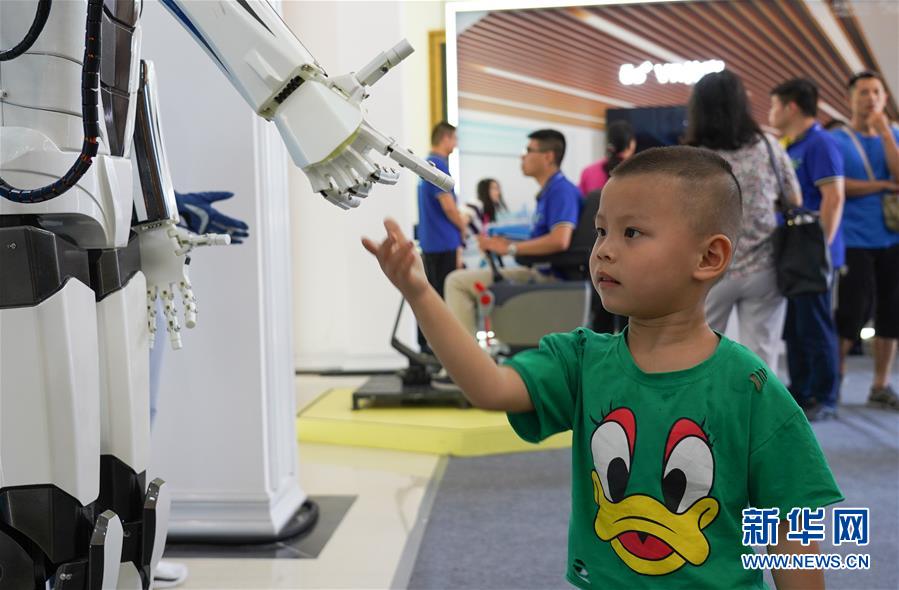 （新華全媒頭條&middot;壯麗70年&middot;奮斗新時(shí)代&mdash;&mdash;共和國發(fā)展成就巡禮&middot;圖文互動(dòng)）（9）不渝的初心 壯麗的答卷&mdash;&mdash;革命老區(qū)江西70年發(fā)展巡禮