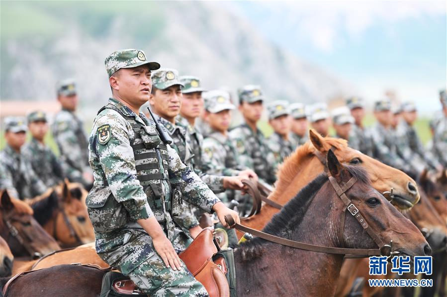 (新華全媒頭條·愛國情 奮斗者·圖文互動)(1)初心不改 紅心向黨——西部戰(zhàn)區(qū)陸軍某旅玉樹獨(dú)立騎兵連連長尼都塔生一家四代跟黨走紀(jì)實(shí)