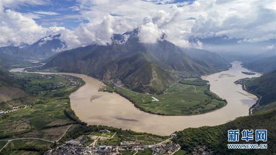 (新華全媒頭條·壯麗70年·奮斗新時代——記者再走長征路·圖文互動)(10)前進,向著光明的方向——尋訪金沙江畔紅色印記