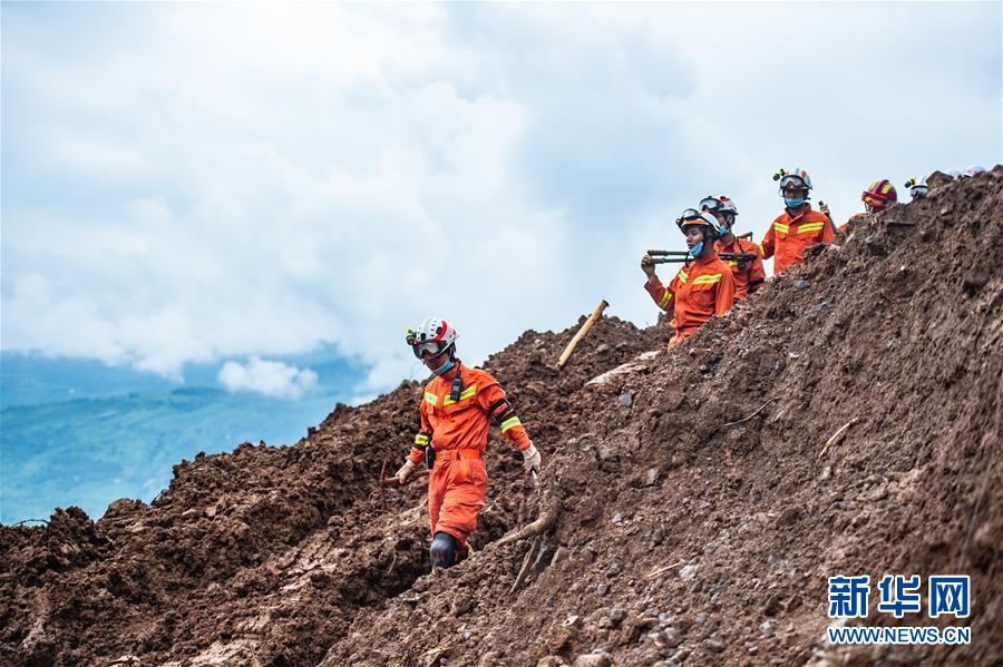 （新華全媒頭條&middot;圖文互動）（3）有一絲希望，就盡百倍努力&mdash;&mdash;貴州水城&ldquo;7&middot;23&rdquo;特大山體滑坡72小時救援紀實