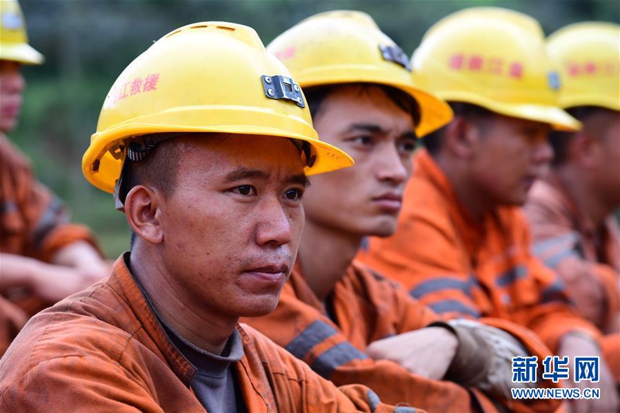 （新華全媒頭條&middot;圖文互動）（8）有一絲希望，就盡百倍努力&mdash;&mdash;貴州水城&ldquo;7&middot;23&rdquo;特大山體滑坡72小時救援紀實