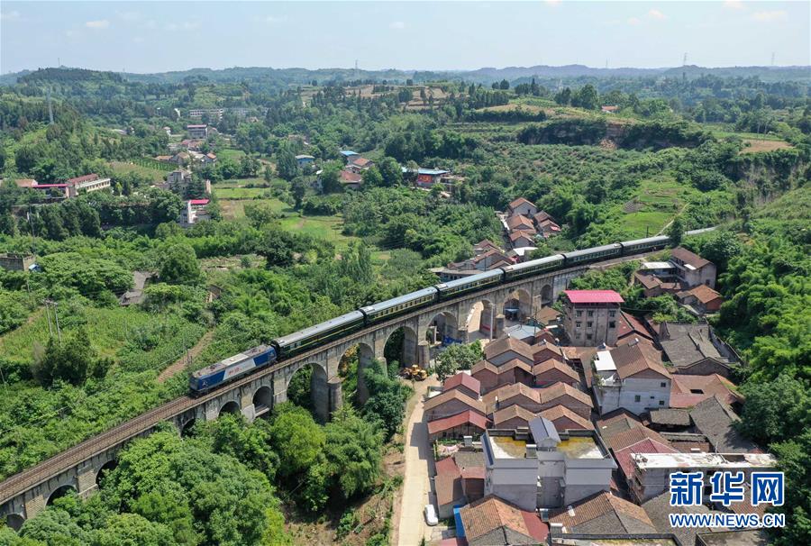 (壯麗70年·奮斗新時代——共和國發展成就巡禮·圖文互動)(3)治蜀往事激越 興川今朝豪邁——新中國成立70年四川發展巡禮