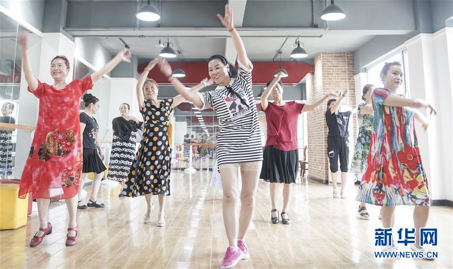 (習(xí)近平的民生關(guān)切事·圖文互動(dòng))(5)為了夢圓安居,創(chuàng)造幸福生活——習(xí)近平總書記牽掛的民生事之“住有所居”篇