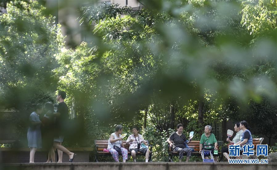 (習(xí)近平的民生關(guān)切事·圖文互動(dòng))(6)為了夢圓安居,創(chuàng)造幸福生活——習(xí)近平總書記牽掛的民生事之“住有所居”篇