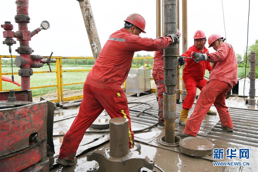 (新華全媒頭條·圖文互動(dòng))(8)百年油田正青春——記新時(shí)代大慶精神大慶人