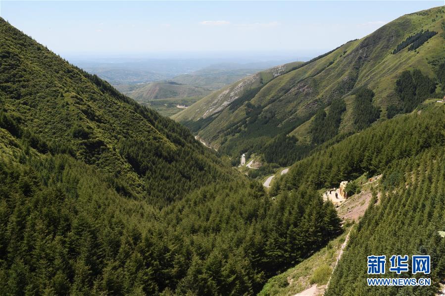 (壯麗70年·奮斗新時代——記者再走長征路·圖文互動)(3)追憶紅色經(jīng)典——《清平樂·六盤山》的誕生