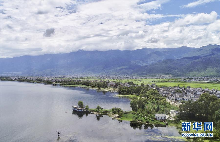 (在習近平新時代中國特色社會主義思想指引下——新時代新作為新篇章·總書記關心的百姓身邊事·圖文互動)(2)留住鄉愁 綻放新顏——傳統村落保護激發鄉村活力