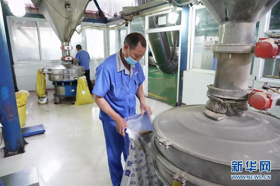 （在習近平新時代中國特色社會主義思想指引下&mdash;&mdash;新時代新作為新篇章&middot;總書記關心的百姓身邊事&middot;圖文互動）（2）大污染變身&ldquo;大寶藏&rdquo;：治理畜禽糞污，他們這樣干！