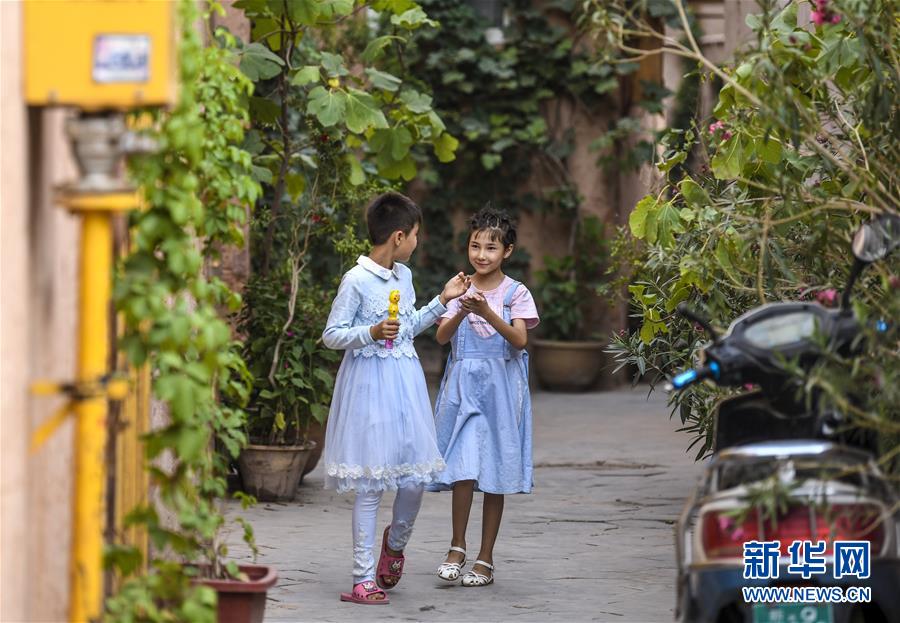 (新華全媒頭條·圖文互動)(7)同心筑夢映天山——新疆70年改革發(fā)展穩(wěn)定述評