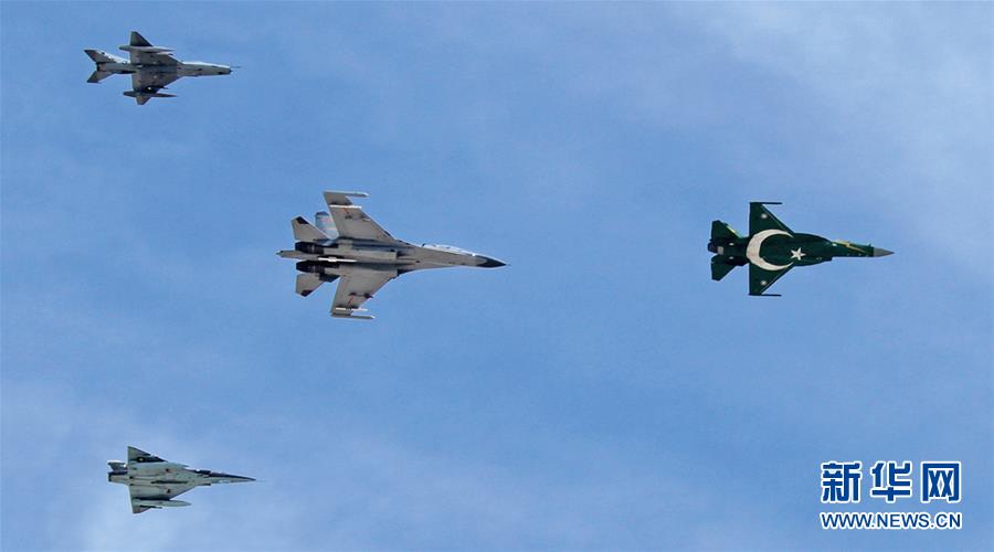 （新華全媒頭條&middot;人民空軍70年&middot;圖文互動）（8）陽光照耀奮飛的航程&mdash;&mdash;黨中央、中央軍委和習主席關心人民空軍建設發展紀實