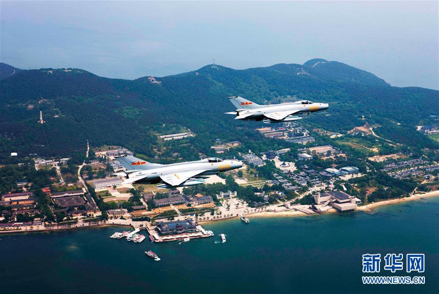 （新華全媒頭條&middot;人民空軍70年&middot;圖文互動）（11）陽光照耀奮飛的航程&mdash;&mdash;黨中央、中央軍委和習主席關心人民空軍建設發展紀實