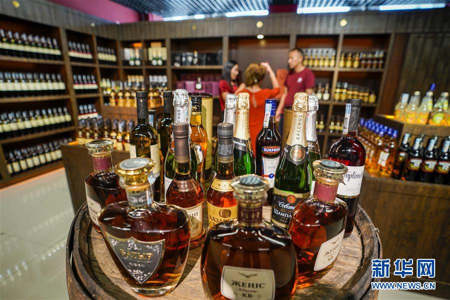 （在習近平新時代中國特色社會主義思想指引下&mdash;&mdash;新時代新作為新篇章&middot;總書記關切開放事&middot;圖文互動）（4）開放，讓迢迢邊關擁有穩穩幸福&mdash;&mdash;來自內陸沿邊開放小城的故事