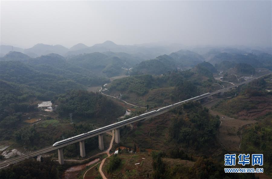 （新華全媒頭條&middot;圖文互動）（4）烏蒙歡歌高鐵來&mdash;&mdash;寫在成貴高鐵通車之際