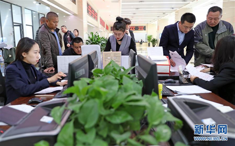 （新華全媒頭條&middot;兩會(huì)特別報(bào)道&middot;圖文互動(dòng)）（4）抓住新機(jī)遇 贏得新優(yōu)勢&mdash;&mdash;從全國兩會(huì)看奮進(jìn)中國的發(fā)展動(dòng)力