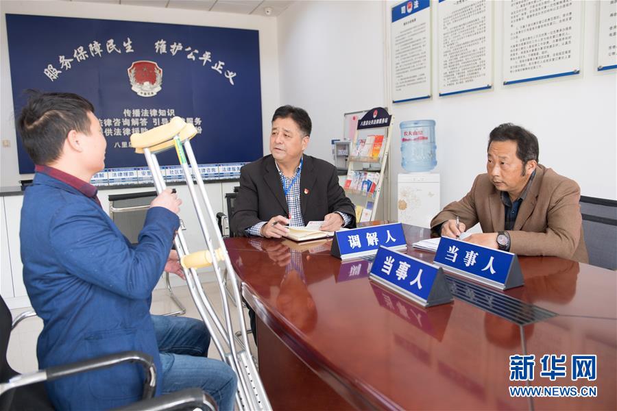 (新華全媒頭條·圖文互動)(9)為基層松綁減負 促干部擔當作為——以習近平同志為核心的黨中央推進“基層減負年”工作綜述