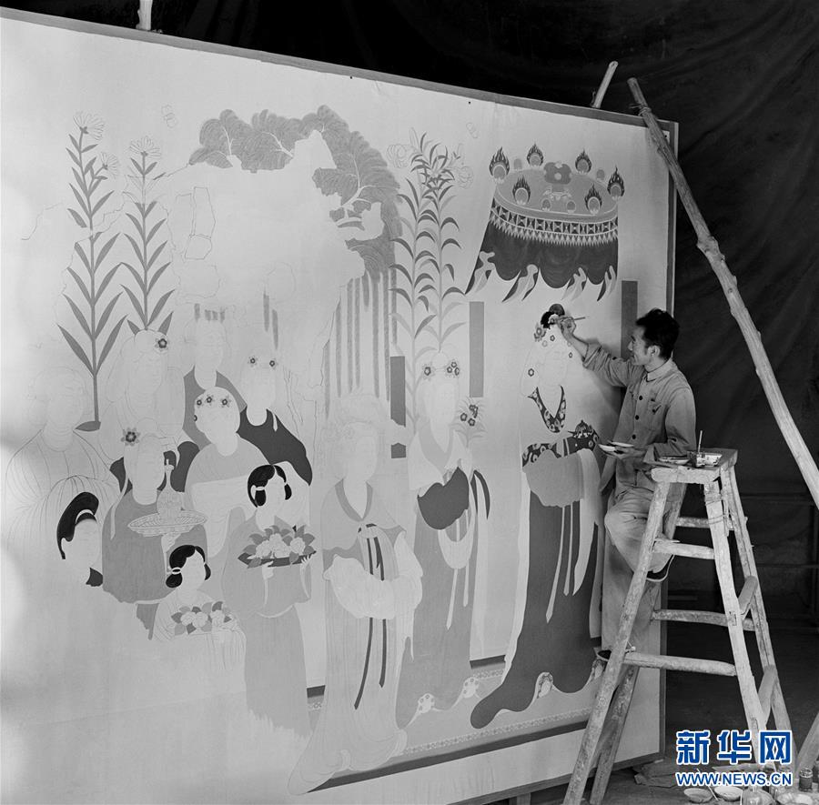 (時(shí)代先鋒·圖文互動(dòng))(5)此生不悔入沙海 勇?lián)厝问家娊?mdash;—敦煌研究院文物保護(hù)利用群體群像