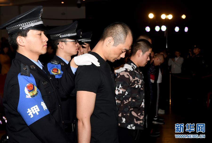 (新華全媒頭條·圖文互動)(3)擊楫中流正當時——全國掃黑除惡專項斗爭推進紀實