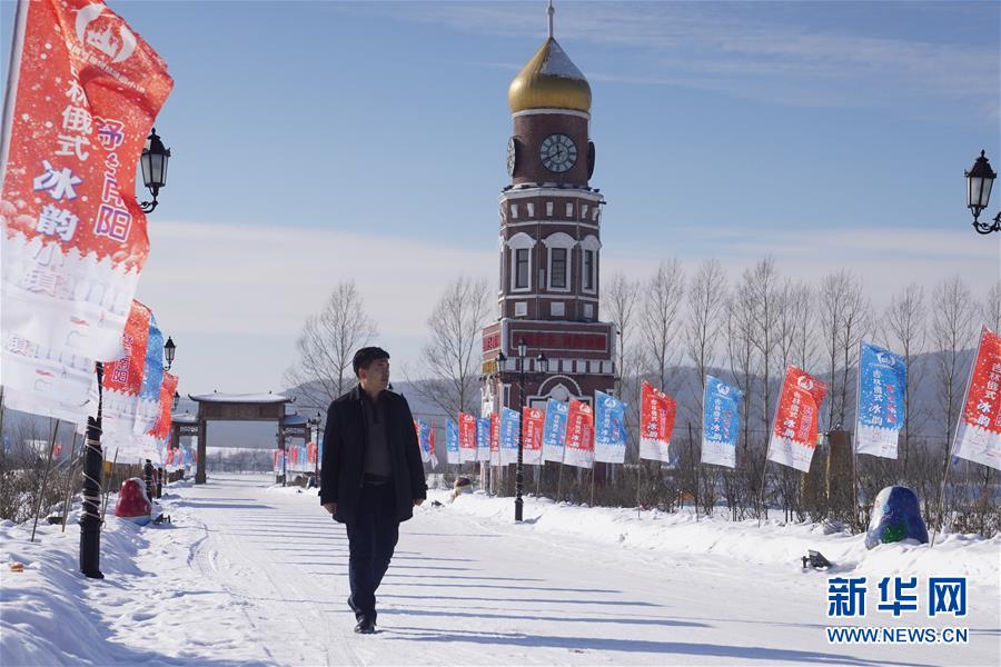 (新春走基層·圖文互動)(7)小鎮里的“U盤書記”