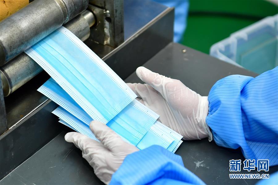 (聚焦疫情防控·圖文互動)(3)和時間賽跑——山西防疫緊缺物資生產一線見聞