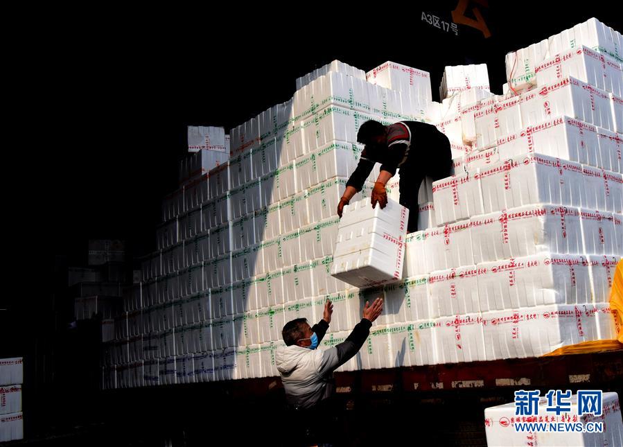 （聚焦疫情防控&middot;圖文互動）（4）吃的東西充足，做點花樣菜吧！&mdash;&mdash;中部地區最大農產品批發市場見聞 