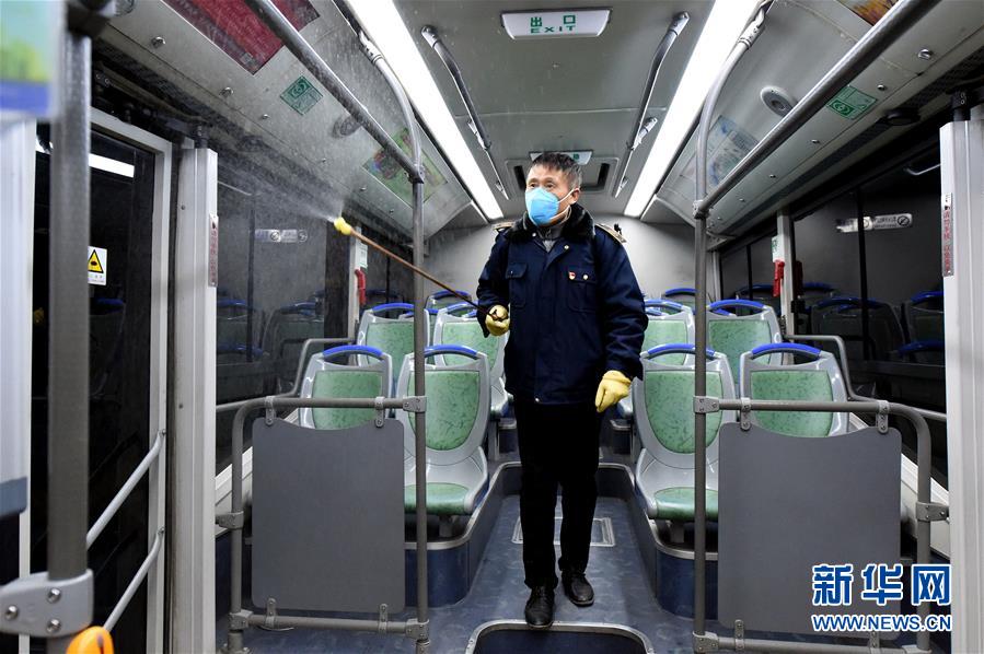 （在習(xí)近平新時(shí)代中國特色社會主義思想指引下&mdash;&mdash;新時(shí)代新作為新篇章&middot;習(xí)近平總書記關(guān)切事&middot;圖文互動(dòng)）（5）當(dāng)億萬只手緊握在一起&hellip;&hellip;&mdash;&mdash;戰(zhàn)&ldquo;疫&rdquo;一線感受中國力量