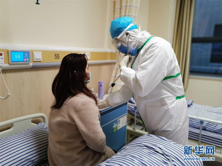 （新華全媒頭條&middot;圖文互動）（4）滄海橫流顯本色　戰&ldquo;疫&rdquo;一線黨旗紅&mdash;&mdash;全國各領域基層黨組織和廣大黨員奮力打好疫情防控阻擊戰（1）