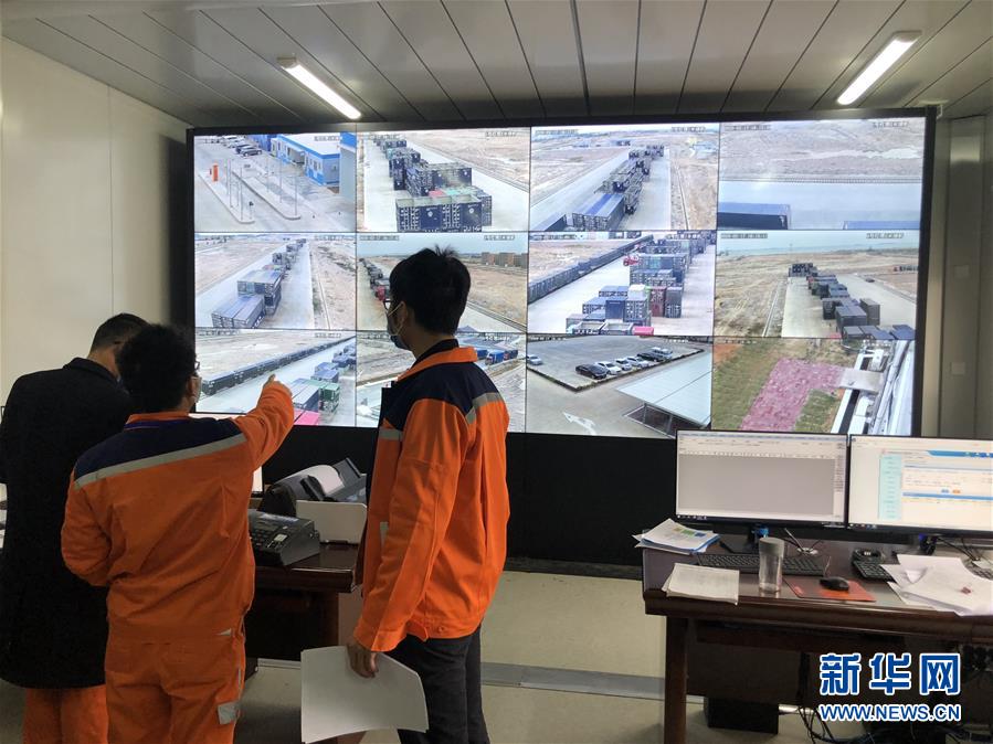 (圖文互動)(2)抓好防疫保暢,還管司機吃飯——廣西欽州保稅港區(qū)服務企業(yè)復工見聞