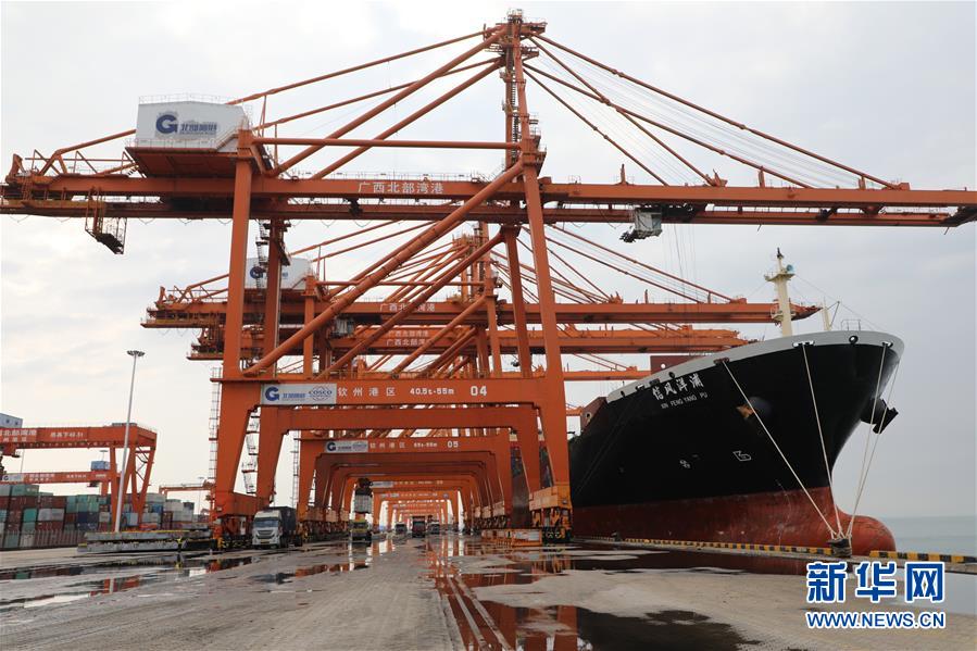 (圖文互動)(3)抓好防疫保暢,還管司機吃飯——廣西欽州保稅港區(qū)服務企業(yè)復工見聞