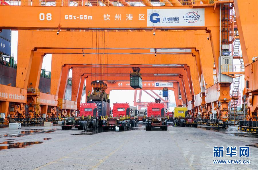 (圖文互動)(4)抓好防疫保暢,還管司機吃飯——廣西欽州保稅港區(qū)服務企業(yè)復工見聞