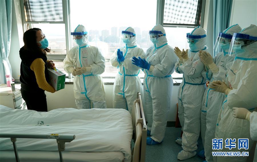 (新華全媒頭條·圖文互動(dòng))(6)“與國(guó)家同舟,與人民共濟(jì)”——新冠肺炎重癥救治同濟(jì)醫(yī)院戰(zhàn)“疫”直擊